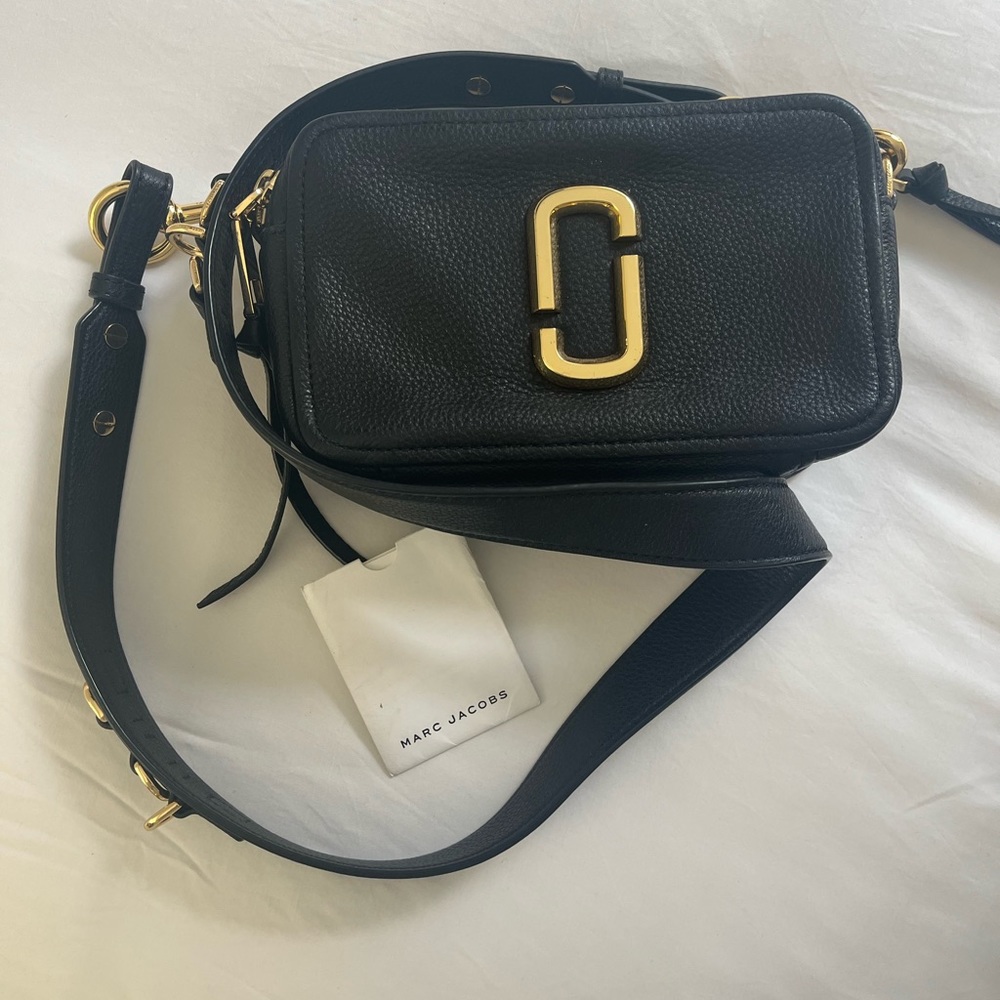 Marc Jacob’s Black with gold hardware soft shot 21 excellent condition!